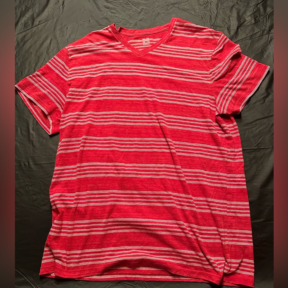 X-Large Old Navy V-Neck Red Striped Shirt